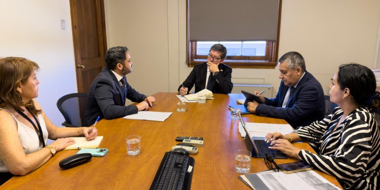 Gobernador Carvajal presenta a nuevas autoridades planes de inversión e instrumentos de gestión del GORE Tarapacá