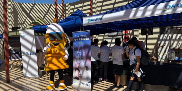 Más de 300 estudiantes participaron en celebración del Día Mundial del Agua en el Liceo Bicentenario Domingo Santa María de Iquique