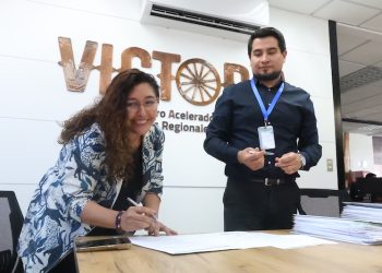 Centro Victoria y CRDT entregan proyectos de conservación para mejorar infraestructura de CESFAM en Iquique