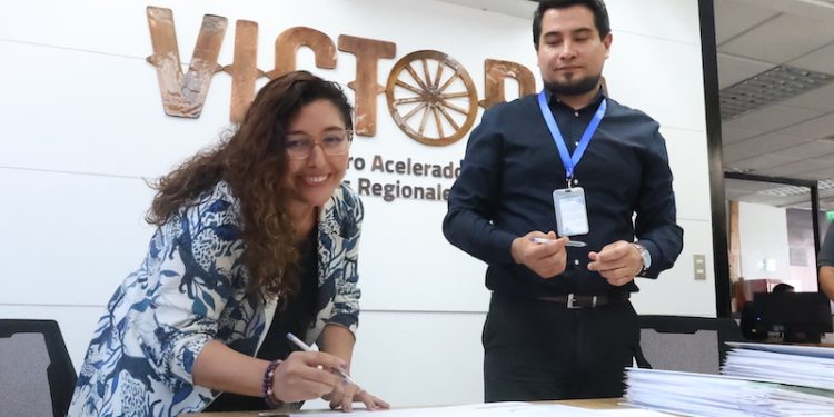 Centro Victoria y CRDT entregan proyectos de conservación para mejorar infraestructura de CESFAM en Iquique