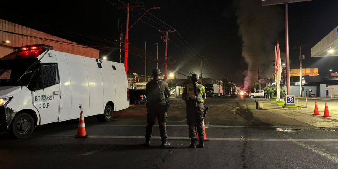Incendio arrasa con cinco bodegas en ZOFRI