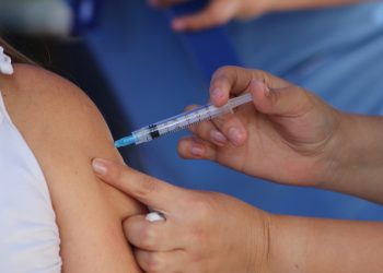 Salud Municipal de Iquique proyecta vacunar a más de 112 mil personas en campaña contra la influenza 2026