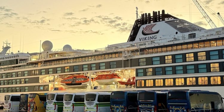 Viking Octantis recala en Puerto de Iquique y cierra positiva temporada de cruceros