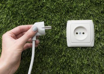 Ahorra en marzo: elimina el consumo vampiro antes de salir de casa