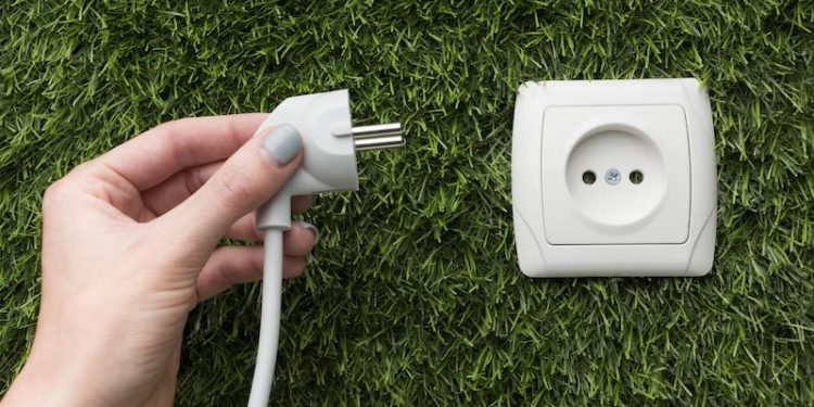 Ahorra en marzo: elimina el consumo vampiro antes de salir de casa