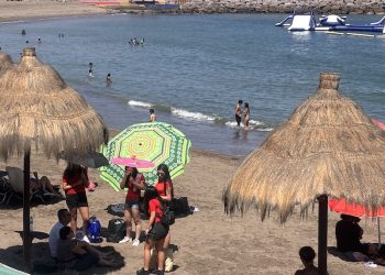Barrios Comerciales 21 de Mayo y Colón llevaron su oferta a las playas de Arica