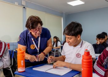 Liceos Bicentenario Juan Pablo II y Padre Alberto Hurtado Cruchaga destacan en SIMCE 2025