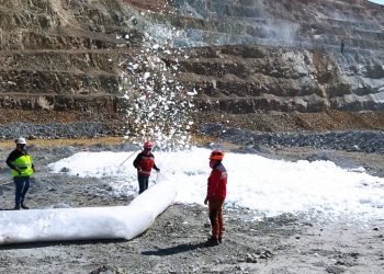 Nanoespuma creada por científicos en Chile reduce drásticamente la contaminación por polvo en minería