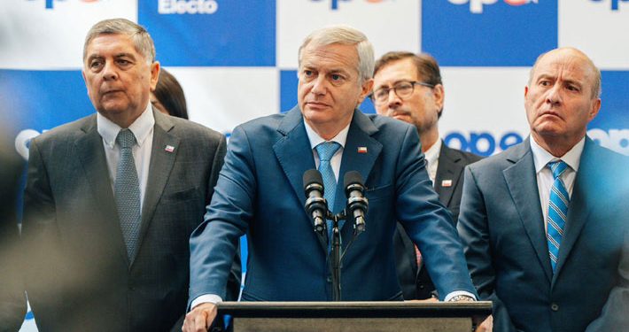 Kast pone término al proceso de traspaso: «No confiamos en la información que se nos entrega»