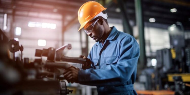 Actividad económica cae y sorprende por fuerte baja manufacturera: “Está por definirse si es el inicio de una tendencia”