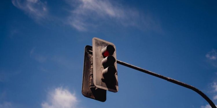 Aprueban recursos para instalar semáforos en puntos críticos de Alto Hospicio y mejorar seguridad vial