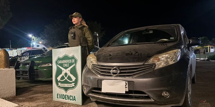 Conductor de vehículo robado intentó burlar fiscalización de Carabineros