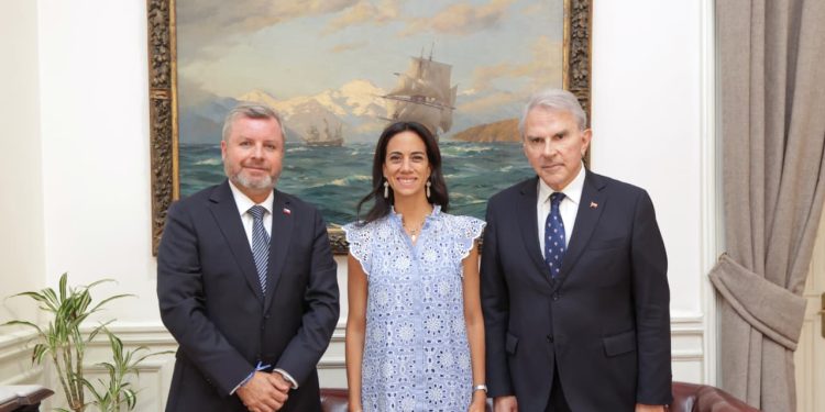 Senador Renzo Trisotti impulsa coordinación del sector en el Senado y llama a fortalecer el diálogo político