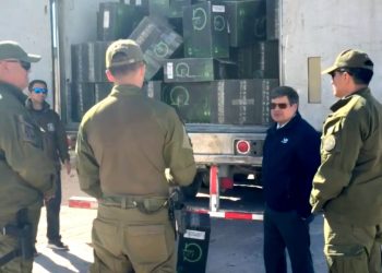 Tres detenidos por millonaria internación ilegal de cigarrillos. Contrabando venía oculto en dos camiones.