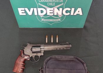 Dos detenidos por portar revólver y arma cortante en dos plazas de Iquique