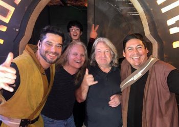 Matt Laug, baterista de AC/DC, sorprende en Santiago y vive noche rockera en Nowa’s Cantina