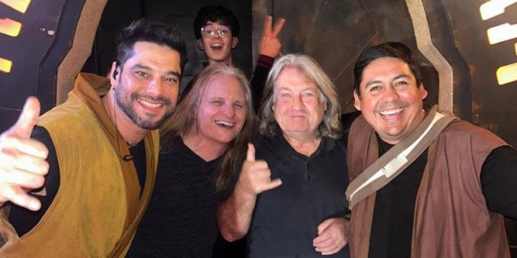 Matt Laug, baterista de AC/DC, sorprende en Santiago y vive noche rockera en Nowa’s Cantina