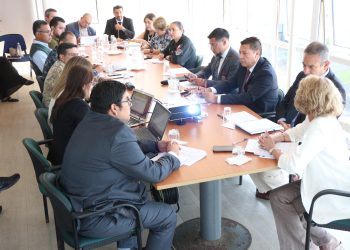 Delegada presidencial y comisionado en sesión del Consejo Regional Contra el Crimen Organizado