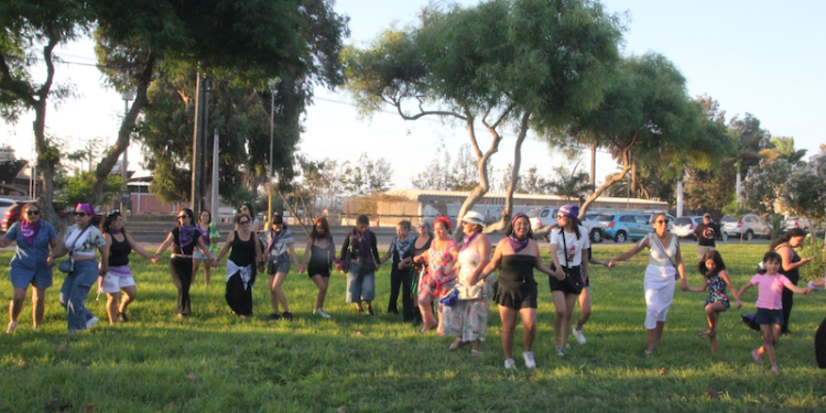 Mujeres de Arica y Parinacota por la paz mundial en conmemoración del 8M