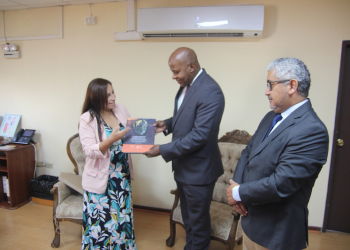 Embajador de Sudáfrica sesionó con gobernadora regional
