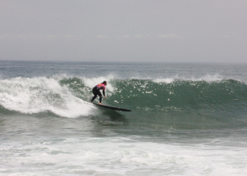 Buscan integrar las olas de Caleta Camarones al circuito nacional e internacional de Body y Surf