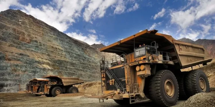 Alza al diésel: Los factores que anticipan un incremento en los costos de la producción minera