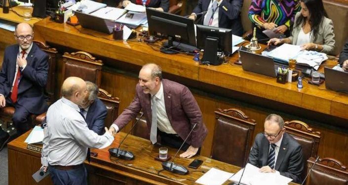 Senado aprueba proyecto que aumenta sanciones a quienes evaden en el transporte público