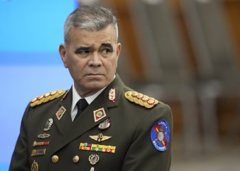 Venezuela: ¿Por qué la salida de Padrino López remece el poder dentro del chavismo?