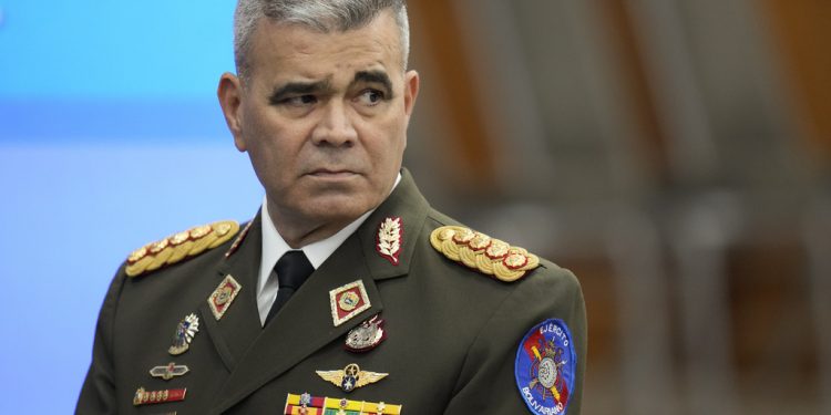 Venezuela: ¿Por qué la salida de Padrino López remece el poder dentro del chavismo?