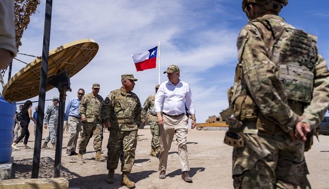 Presidente Kast inspecciona obras de control fronterizo en Chacalluta y destaca despliegue del Ejército para resguardar la soberanía nacional