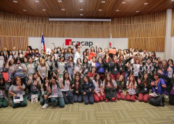 Más de 180 jóvenes de Tarapacá rompen estereotipos en tecnología: INACAP impulsa el talento femenino en las TIC