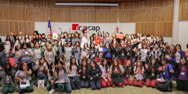 Más de 180 jóvenes de Tarapacá rompen estereotipos en tecnología: INACAP impulsa el talento femenino en las TIC