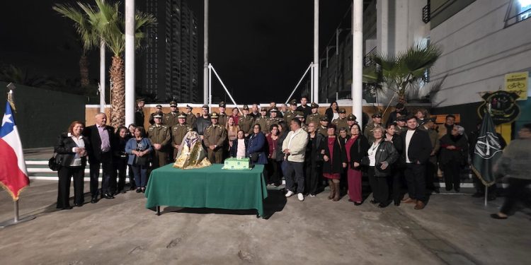Dirigentes vecinales llevaron Serenata a Carabineros en su 99 aniversario
