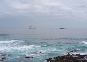 Esta tarde el Buque Escuela Esmeralda navegó a la cuadra de Iquique