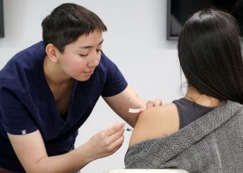 Dirección del Trabajo: ¿Sabías que tienes medio día de permiso laboral para vacunarte?