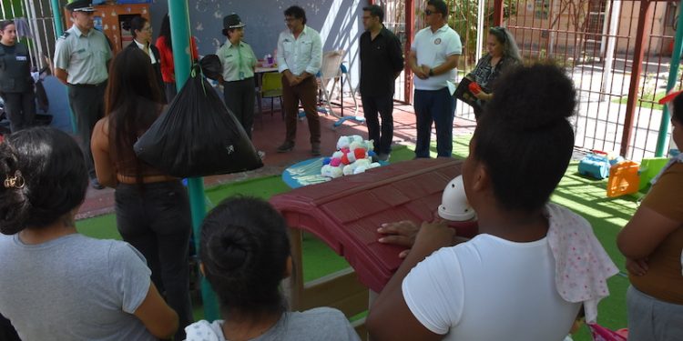 Rotary Club Esmeralda realizó importante donación de material para curso de tejido