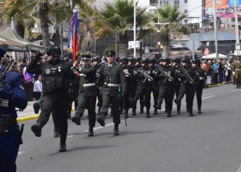 Escuadra de Gendarmería en desfile por 99 aniversario de Carabineros
