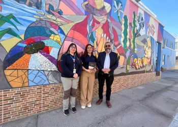 Proyecto editorial “Barros Cruzados” realiza donación de libros a escuelas y bibliotecas de Tarapacá