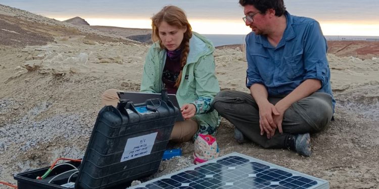 Universidad de Chile instala primera red de sismómetros en Juan Fernández