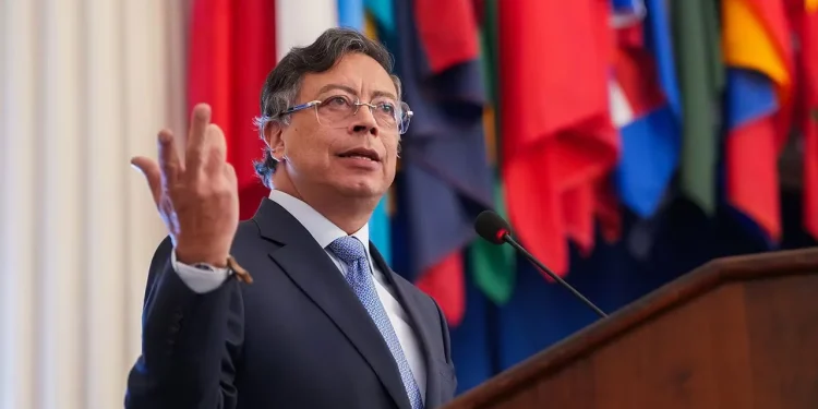 Colombia: Gobierno de Petro ordena el traspaso de US$ 7 mil millones desde las AFP a fondo estatal