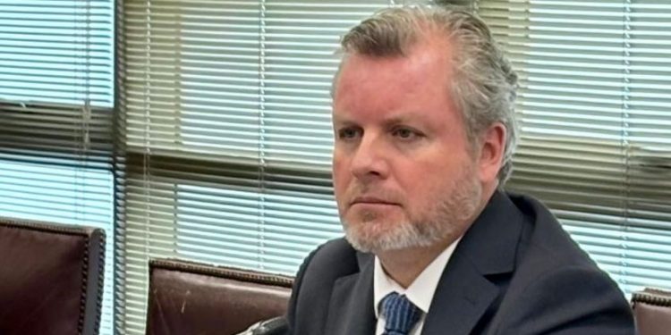 Senador Trisotti valora primer vuelo de repatriación de migrantes irregulares: “quienes entraron por la ventana se tienen que ir”