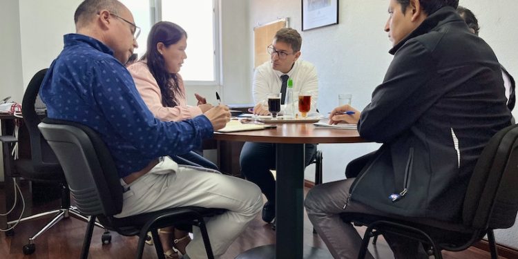 Reunión permite avanzar en soluciones para fortalecer el sistema eléctrico de Camiña