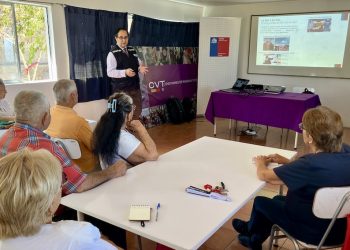 Adultos mayores de Iquique aprenden a ahorrar energía y avanzar hacia la autogeneración eléctrica