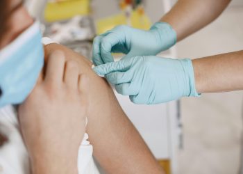 Baja percepción de riesgo: el freno silencioso de la vacunación de cara al invierno