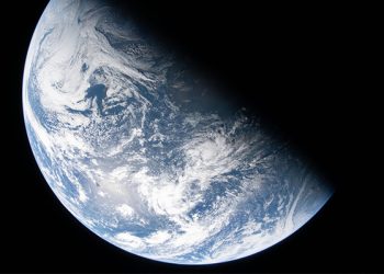 La NASA publicó las primeras fotografías tomadas por la tripulación de la nave Orión