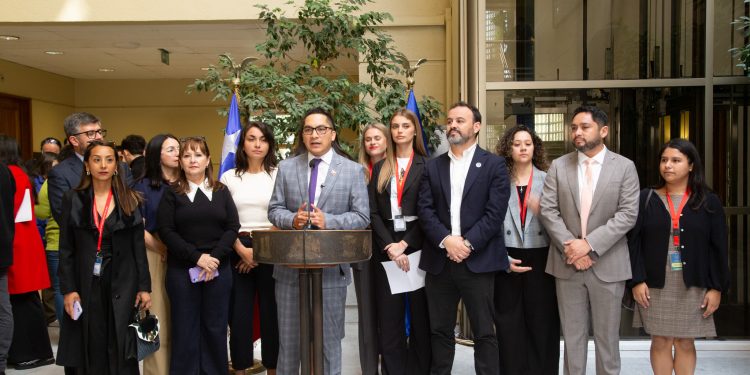 Diputado Carlos Carvajal se incorpora a la Bancada Animalista del Congreso Nacional