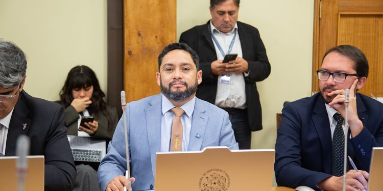 Diputado Carvajal solicitó mejorar conexión entre Iquique, Alto Hospicio y El Tamarugal y acelerar el proyecto de exAduana