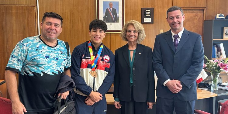 Medallista Suramericano Marco King recibió reconocimiento de autoridades regionales