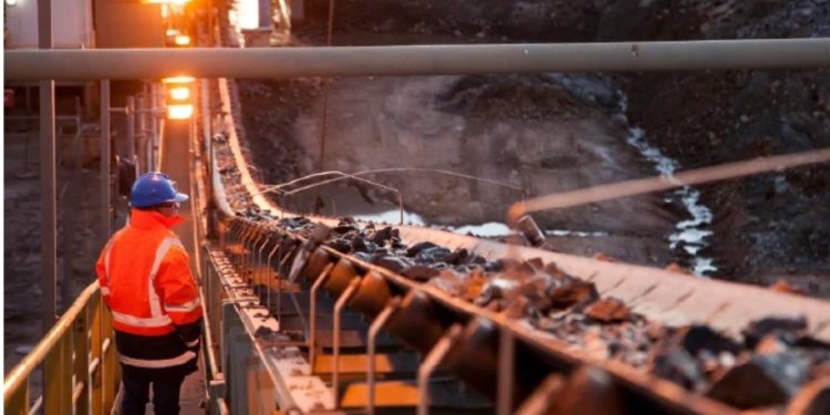 Minería digital y automatizada: Del casco al algoritmo