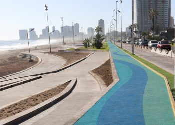 Municipalidad de Iquique entrega a la comunidad la primera trotavía costera con caucho en Chile